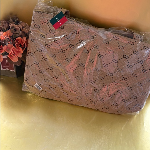 Stylish Tan Tote Bag - Picture 2 of 3